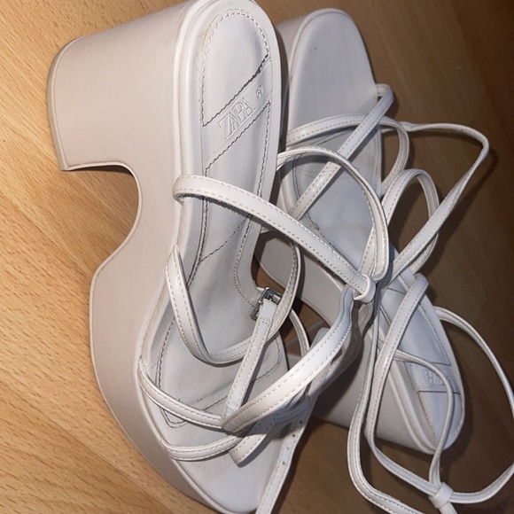 Zara platform sandals with an ankle strap - Picture 2 of 2